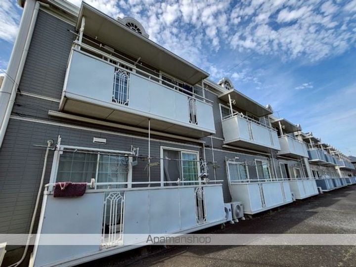 クレストコートA棟103の外観