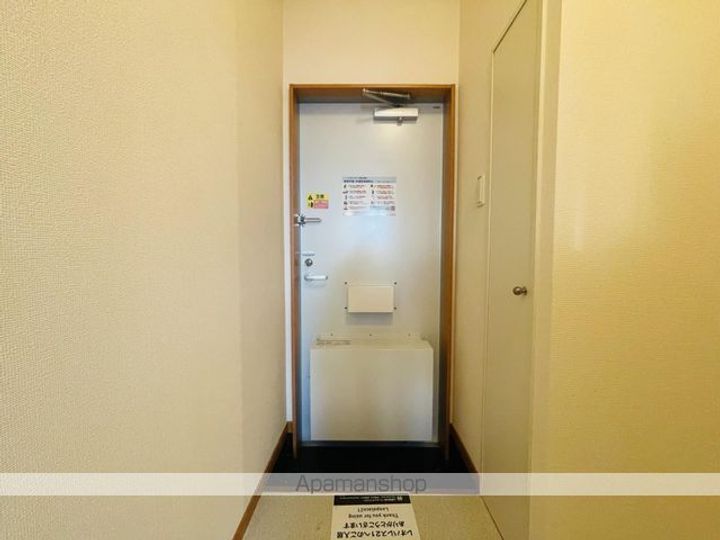 レオパレスタウンコート石川Ⅱ104の玄関
