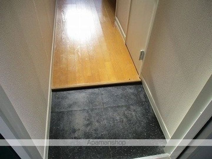 レオパレスリベエールの玄関