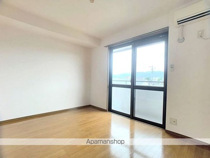 長野県長野市稲里町中央1丁目の賃貸アパートの居間