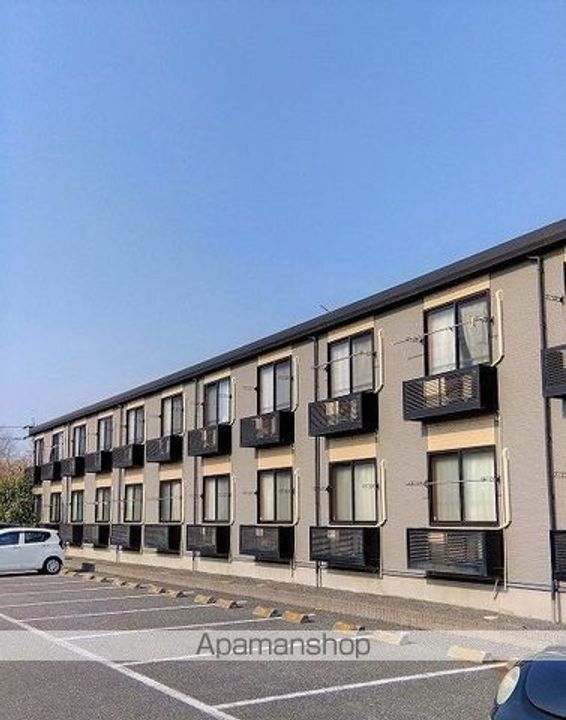 レオパレスラークの外観