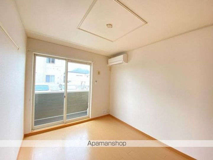 香川県高松市御厩町の賃貸アパートの居間