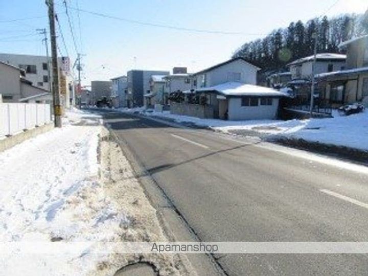 グラーティアの周辺