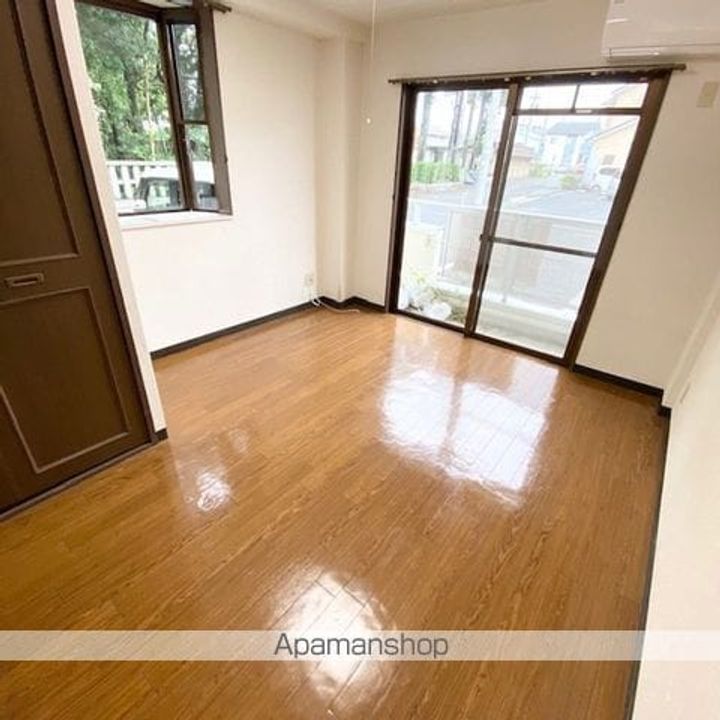 ランプハウス八日市の居間