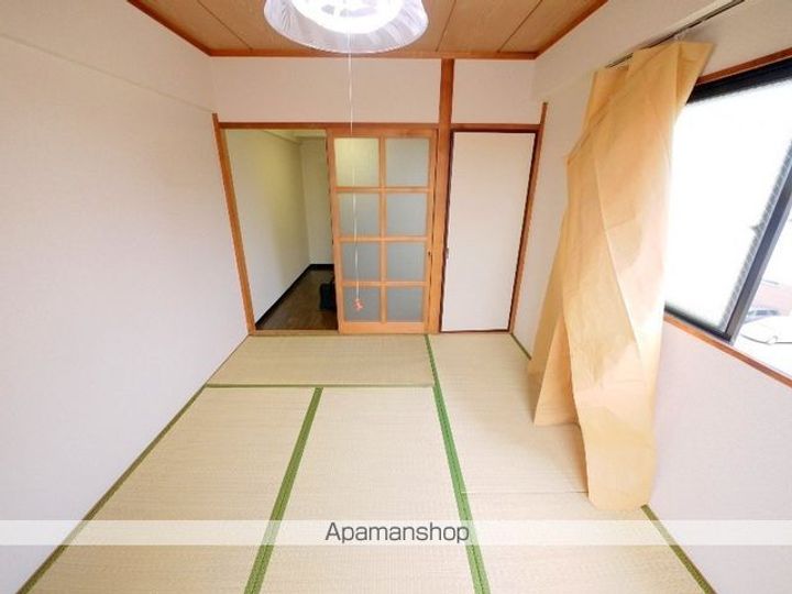 愛知県名古屋市瑞穂区神前町2丁目の賃貸マンションの居間