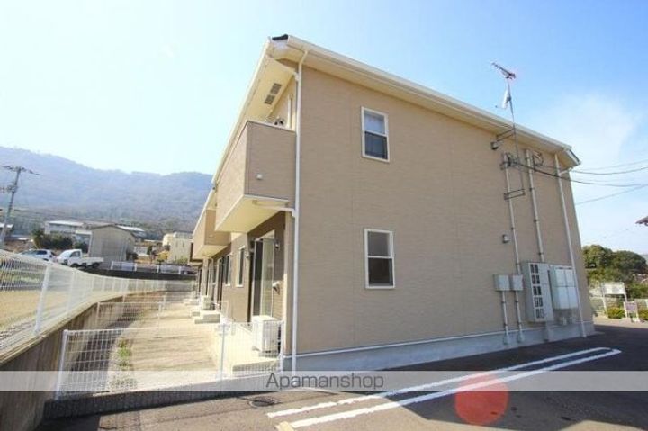 香川県高松市屋島東町の賃貸アパートの外観