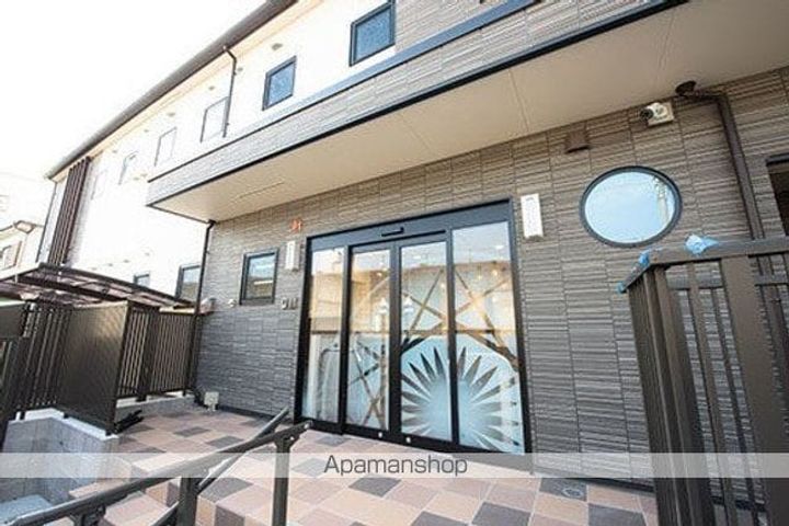 プレシャス ジュノーの周辺