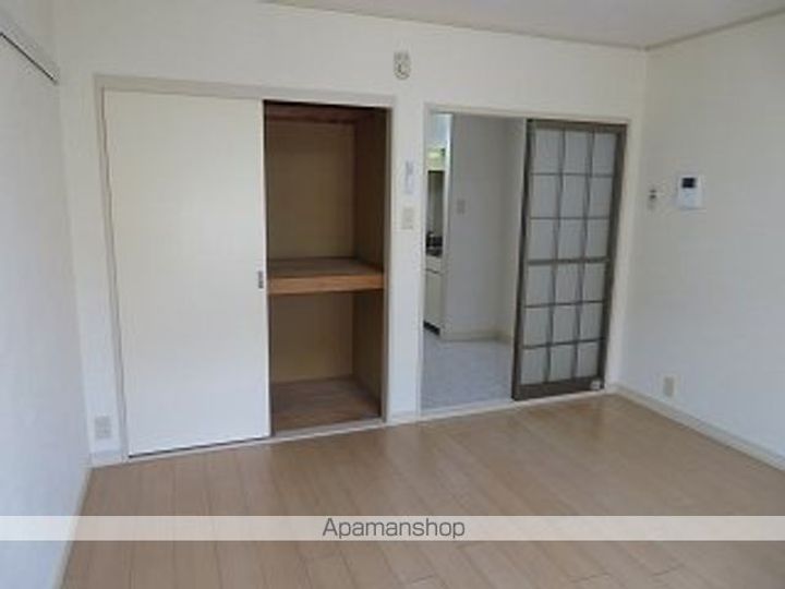 ドミ馬場小路A202の居間