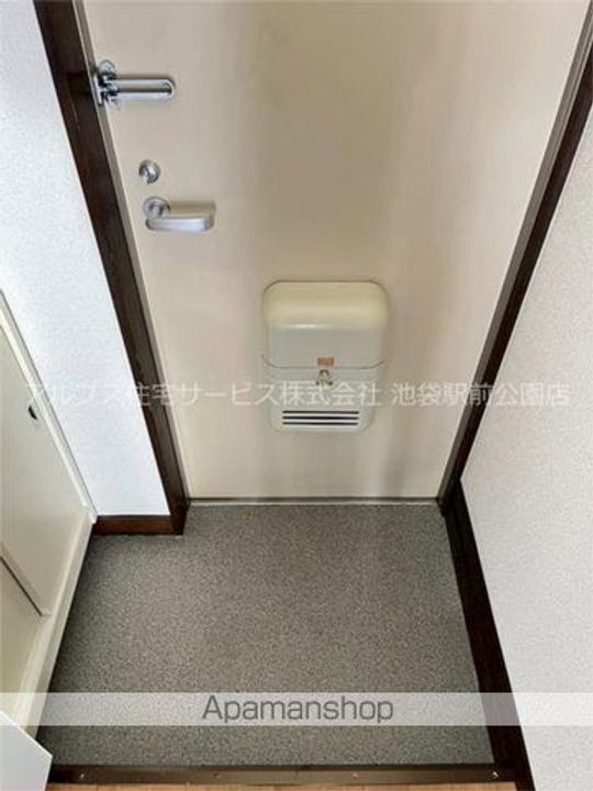 パークヒルズしらゆり203の玄関