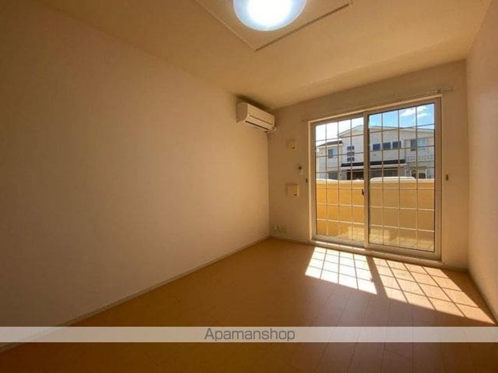 香川県高松市木太町の賃貸アパートの居間