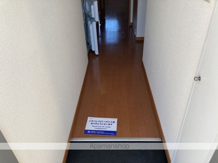 レオパレス瀬波104の玄関
