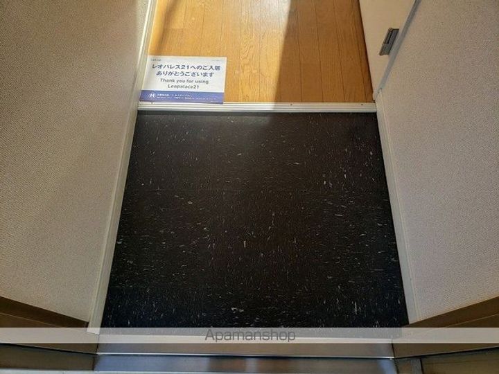 レオパレスしょうぶの玄関