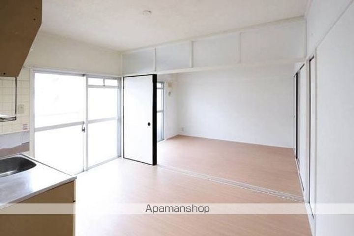 ビレッジハウス寿古3号棟の居間
