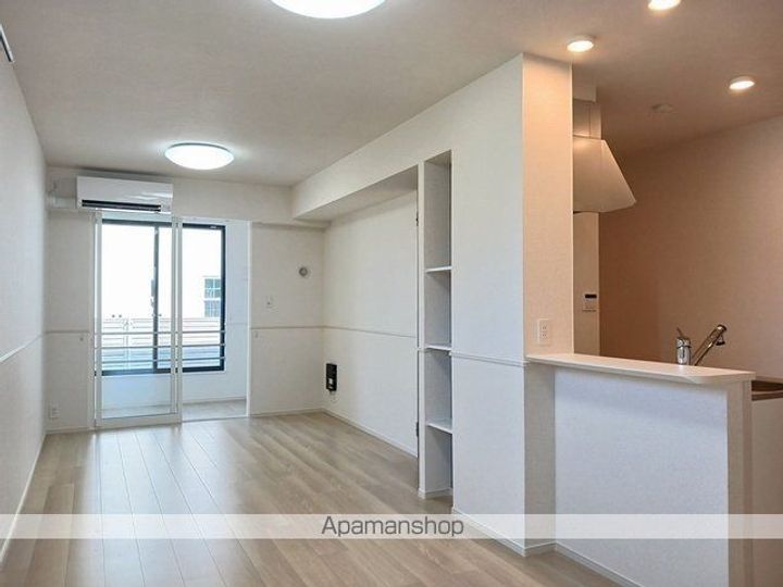 ロイヤル タビコの居間