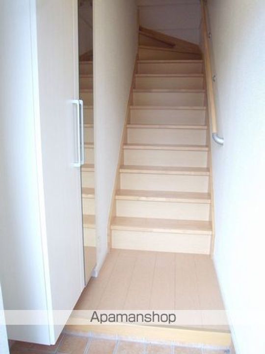 愛媛県新居浜市横水町の賃貸アパートの玄関