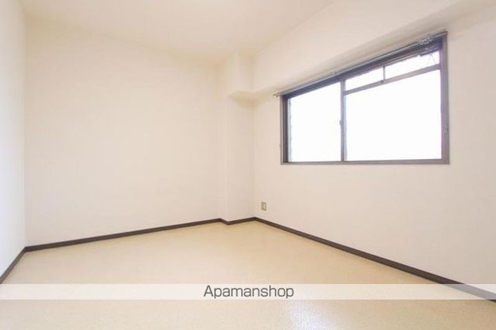 香川県高松市松縄町の賃貸マンションの内装