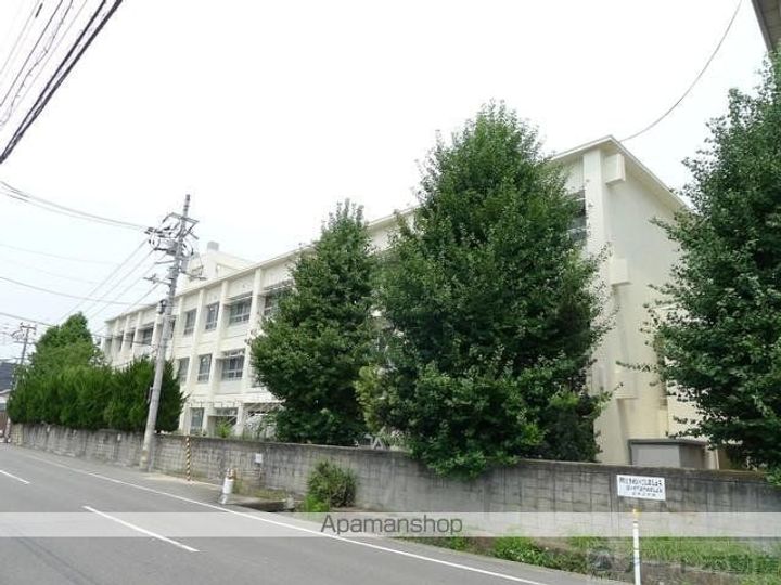 愛媛県松山市室町の賃貸マンションの周辺