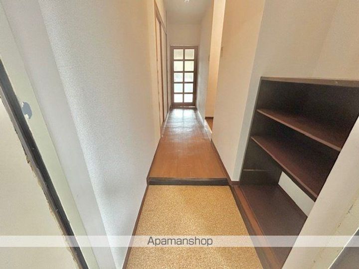 滋賀県蒲生郡日野町大字山本の賃貸アパートの玄関