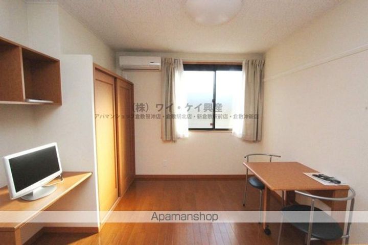 レオパレスCREST八島の居間