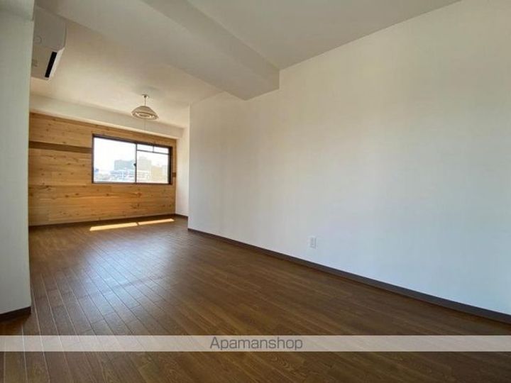 香川県高松市大工町の賃貸マンションの居間