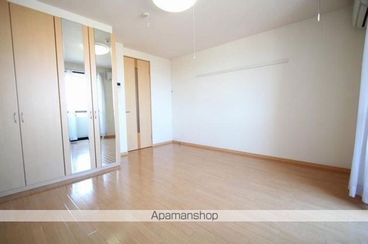 香川県高松市西山崎町の賃貸アパートの居間