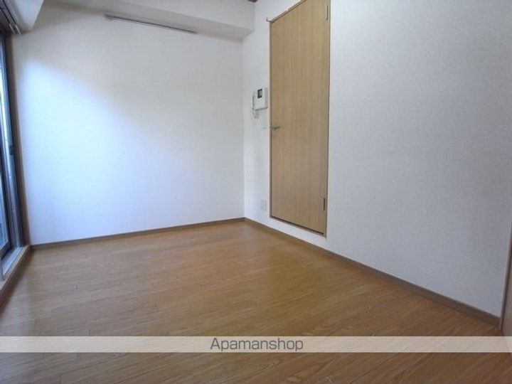 東京都新宿区下落合4丁目の賃貸マンションの居間