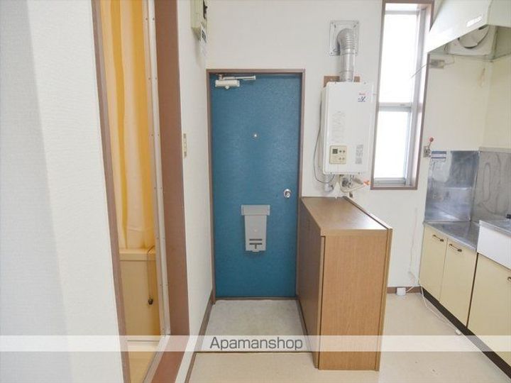 福島県郡山市安積町日出山2丁目の賃貸アパートの玄関