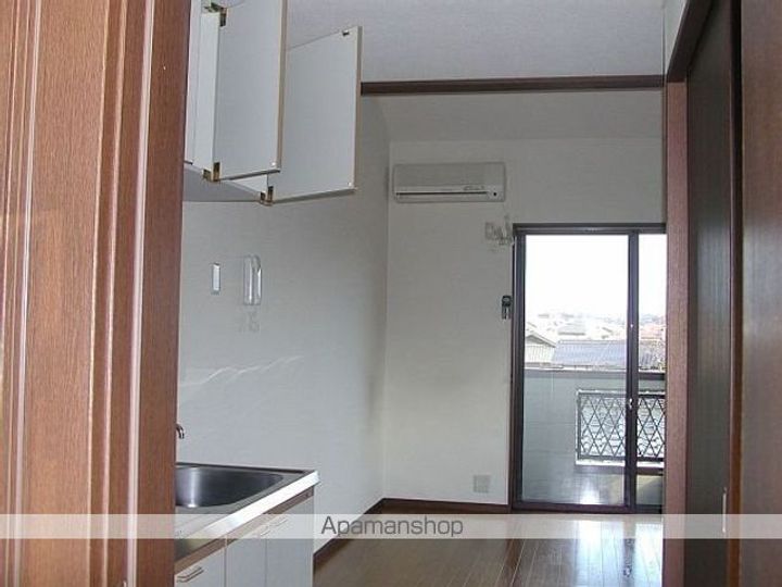 カナール鈴鹿102の居間