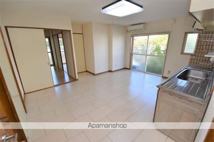 エステートピアTの居間