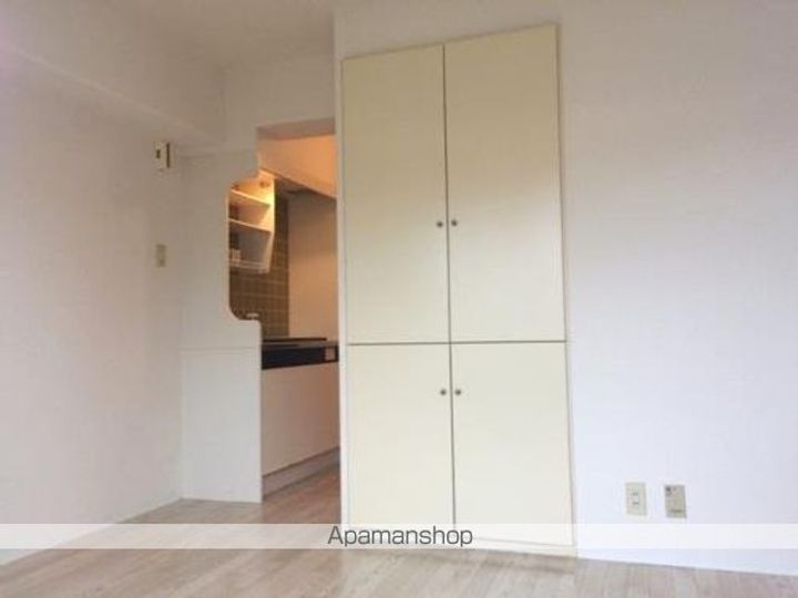 メゾン・ド・ルワージュ302の居間