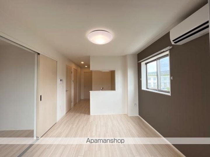 サントル ヴィラージュ村部 B201の居間