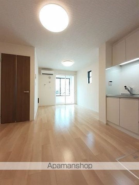 ドミール コウナンの居間