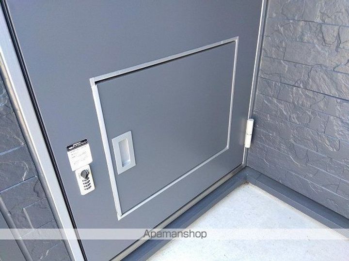 レオパレス観音209の玄関