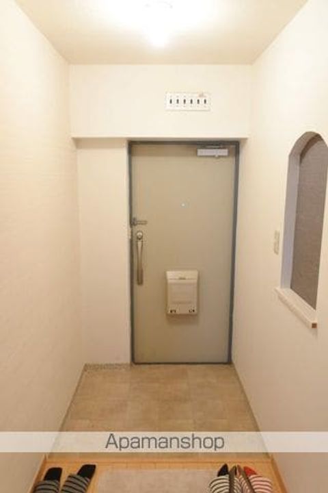 北野田大発マンションB棟の玄関