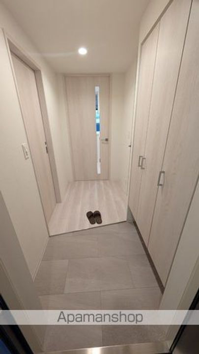 コンフォリア・リヴ京橋の玄関