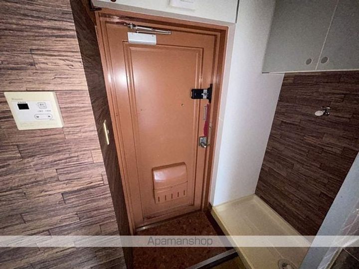 平和マンション上杉302の玄関