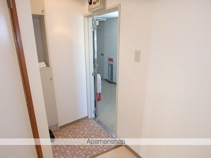 LON BLDG.605の玄関