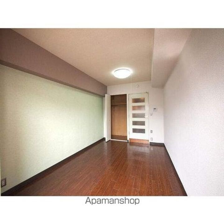 シェラール上社302の居間