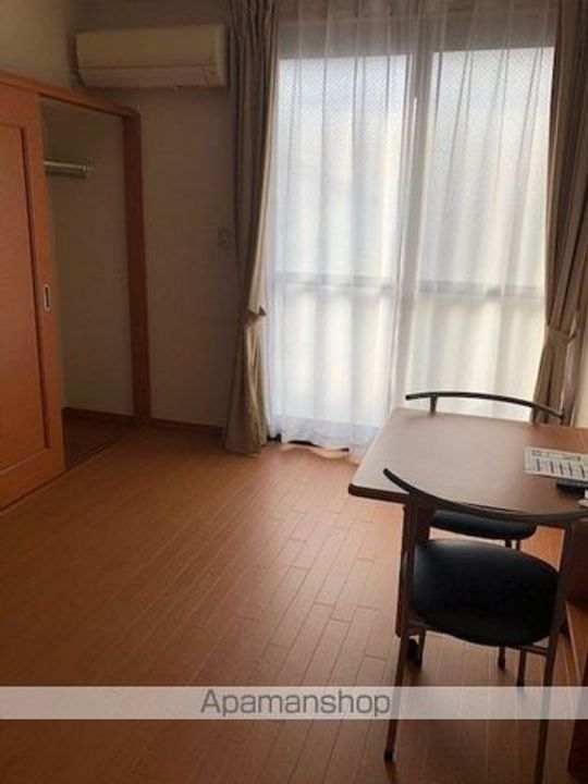 レオパレスディアコート中野105の居間