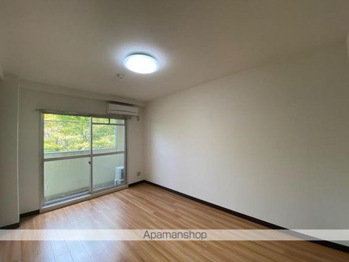 香川県さぬき市志度の賃貸マンションの居間