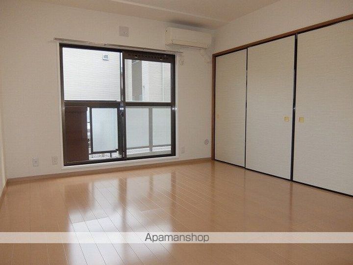 アーク河辺の内装