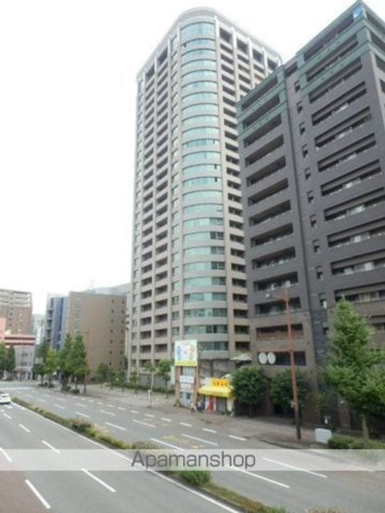コアマンション大手門タワーの外観