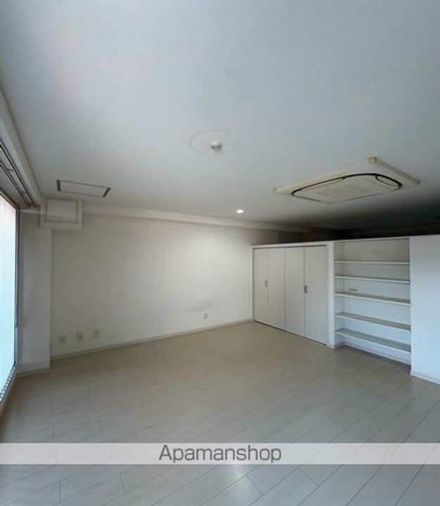 清水丘ファーストビルの居間