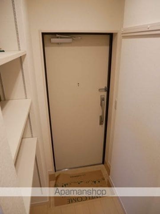 大阪府堺市堺区甲斐町西3丁の賃貸アパートの玄関