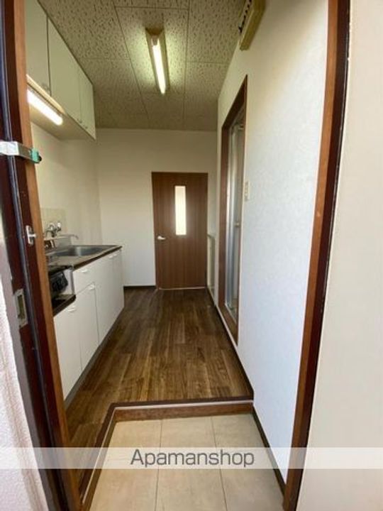 香川県高松市仏生山町甲の賃貸アパートの玄関