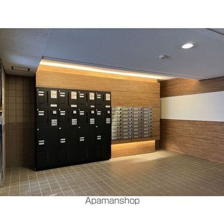 シティ・ライフ グランヴィーネ星ヶ丘 B棟の玄関