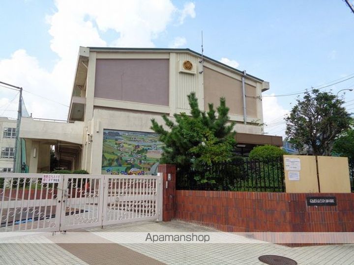 リヴァーレの周辺