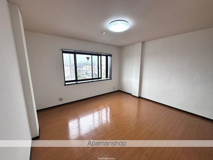 マルゴビルジョイフル浜野の居間