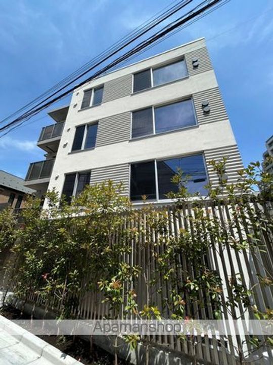 東京都渋谷区初台1丁目の賃貸マンションの外観