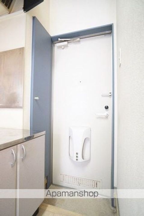 セレ二俣川102号室の玄関